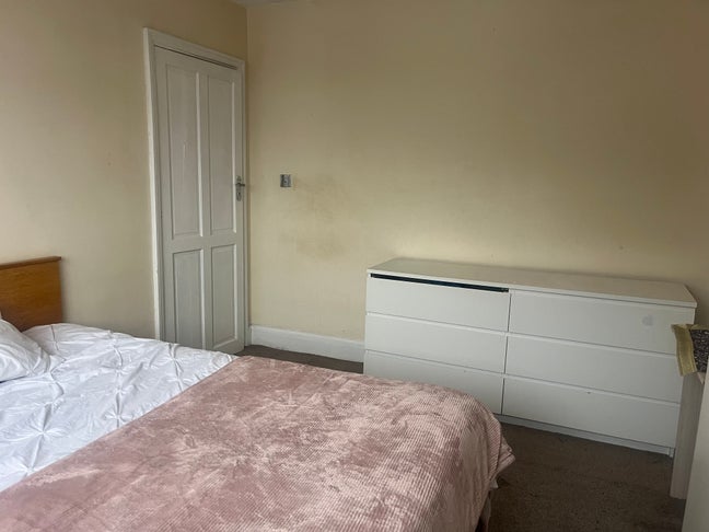 Double room to let and a self contained studio Main Photo