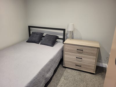 Ensuite Room Near Hospital and Town  Main Photo