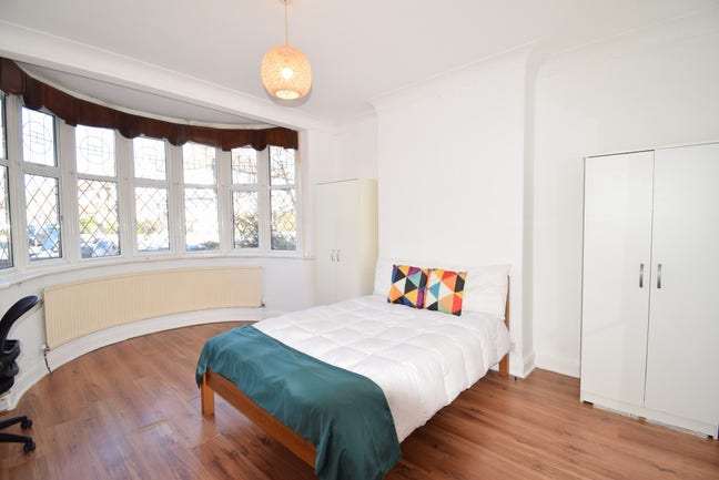 Cosy Room in Clean, Quiet Home! Main Photo
