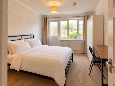New double rooms, Elizabeth Line 5 mins walk Main Photo