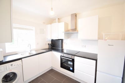 Friendly Housemates, Clean Home, Easy Travel Main Photo