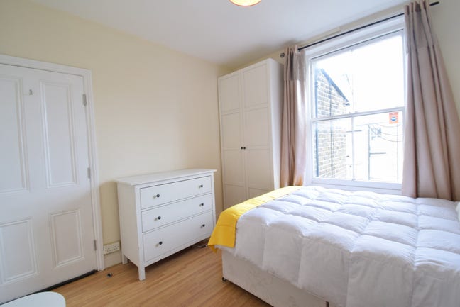 Stylish Room in a Friendly House Share! Main Photo