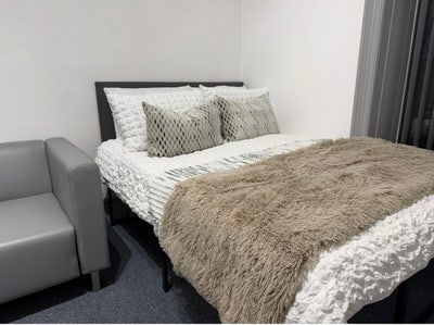 Large Double Room Main Photo