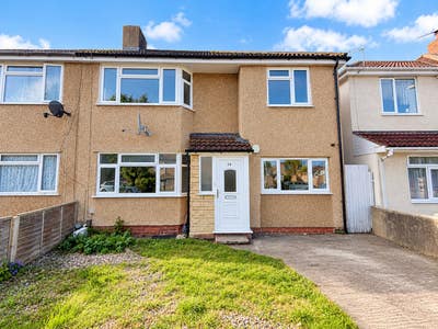 A recently renovated, six-bedroom house in Bristol Main Photo