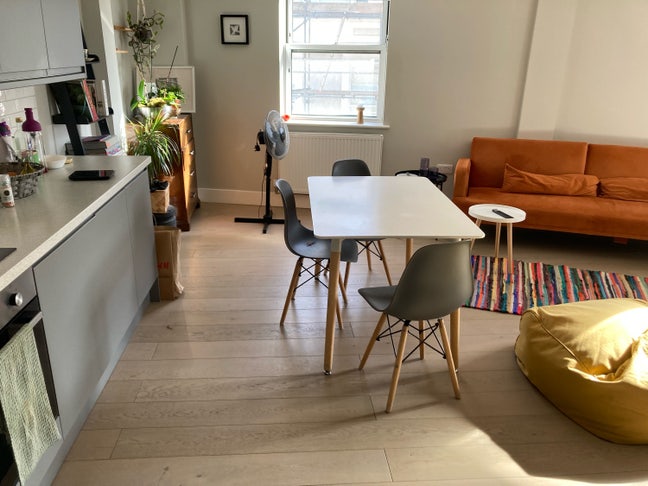 Modern City Centre flat with room available BN1 Main Photo