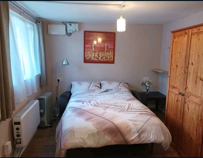 Spacious Studio North of Cambridge  Main Photo