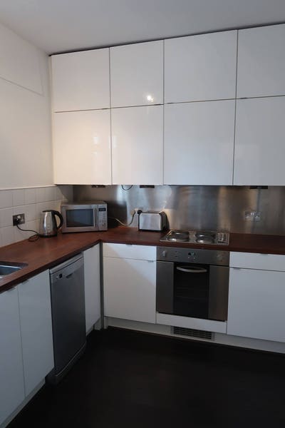 Furnished one-bed flat on Brixton Hill | &pound;1,500pcm Main Photo