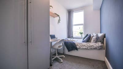 Lovely Double Room in Burley House Share! Main Photo