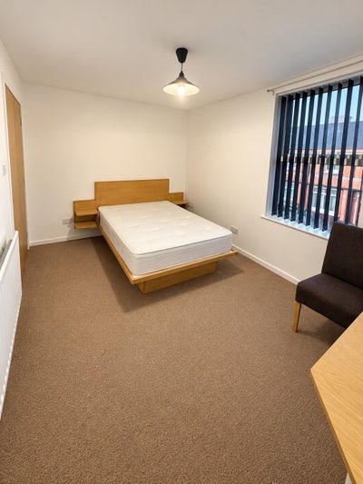 4 Rooms Available | Female House Share Main Photo