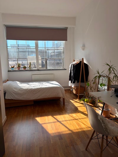 Large double bedroom w/ ensuite - Central Dalston Main Photo