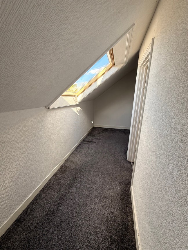 Unfurnished room available now Main Photo