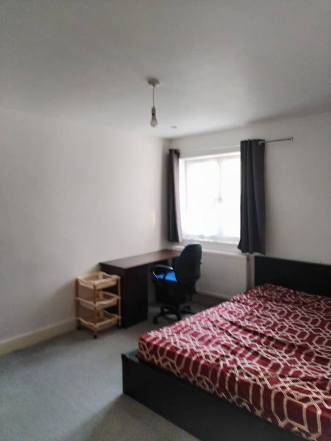 Large Bedroom to Let Main Photo
