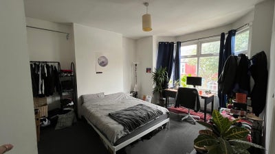 3 bedrooms will be available in Clapton Main Photo