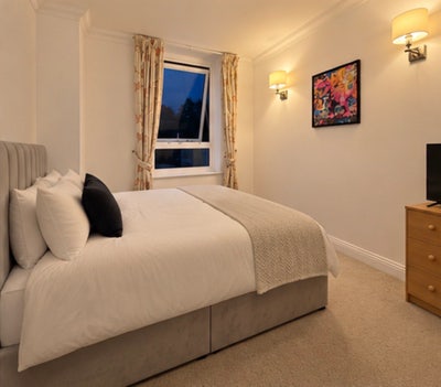 Spacious Double Room | Canary Wharf / Crossharbour Main Photo