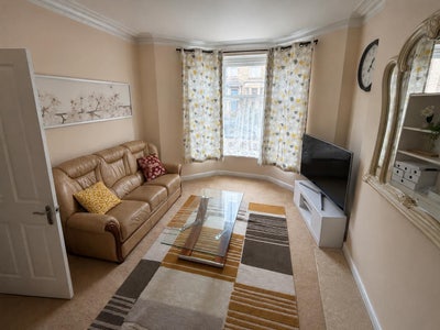 Single Room 5 mins to town centre inc all bills Main Photo