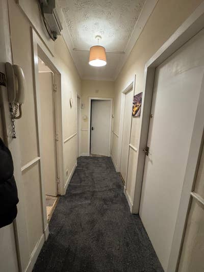Spacious, Bright Double Room Available Main Photo