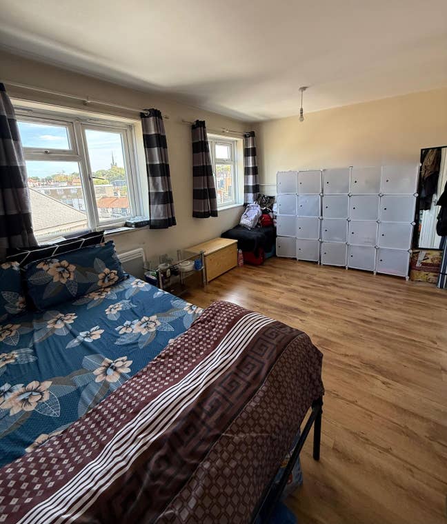 Large Double Room  Main Photo
