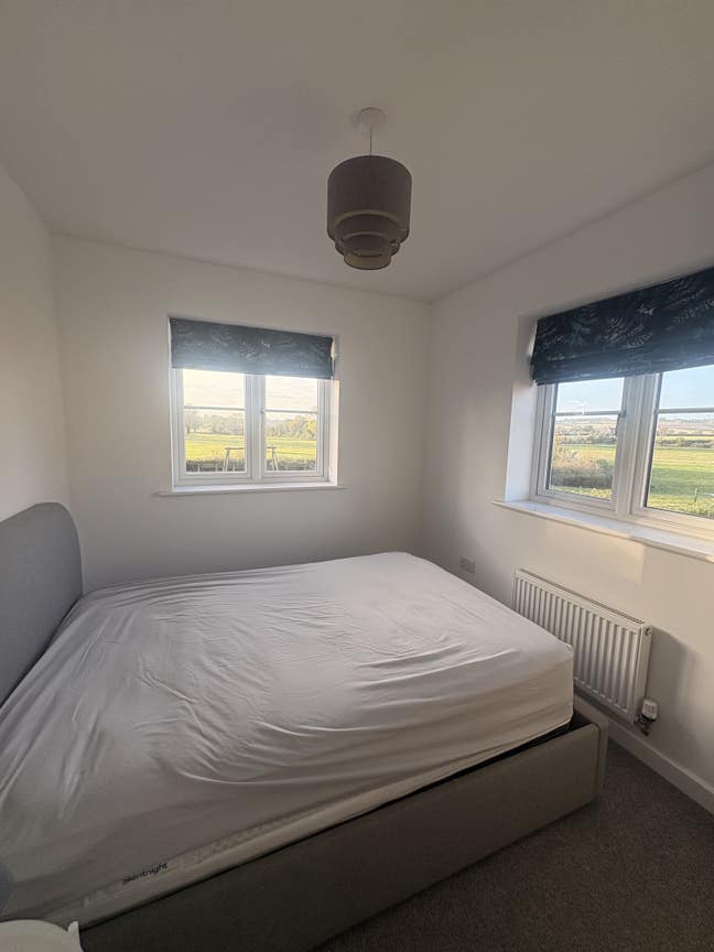Spacious, furnished double room available  Main Photo