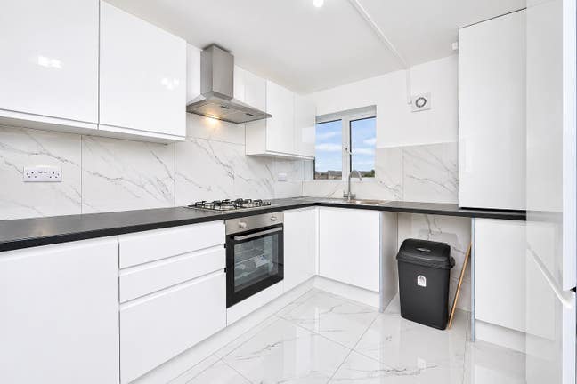 Brand New 3 Bed Flat in Redbridge IG5 Main Photo