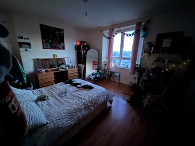 Large Bedroom for Rent in G42 – Women Preferred Main Photo