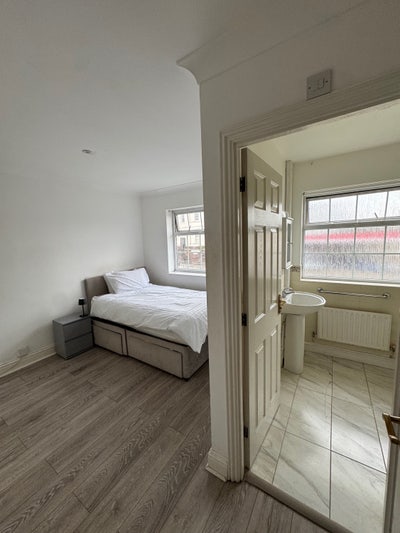 Bright Spacious Room | Great Location + Garden Main Photo