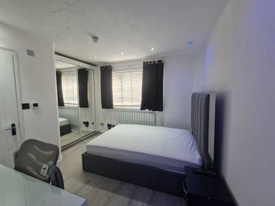Luxury En-Suite Room with Walk-In Shower  Main Photo