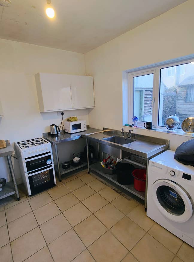 Large Room in Lipson very quiet house Main Photo