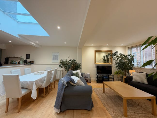 Very large dble room in modern flatshare, &pound;780pcm Main Photo