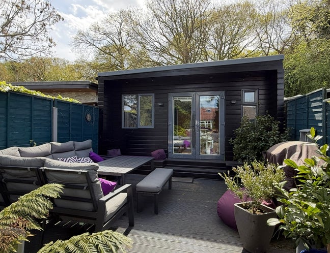 Self-contained luxury garden studio flat  Main Photo