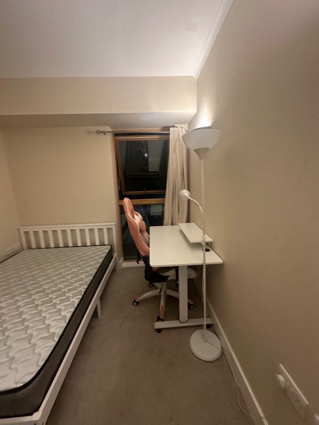 Double room with private bathrooms- near  station  Main Photo