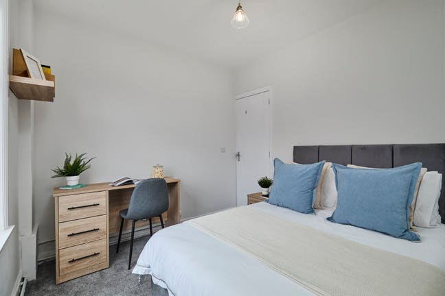 Wetherby Grove - ROOM TO RENT  Main Photo