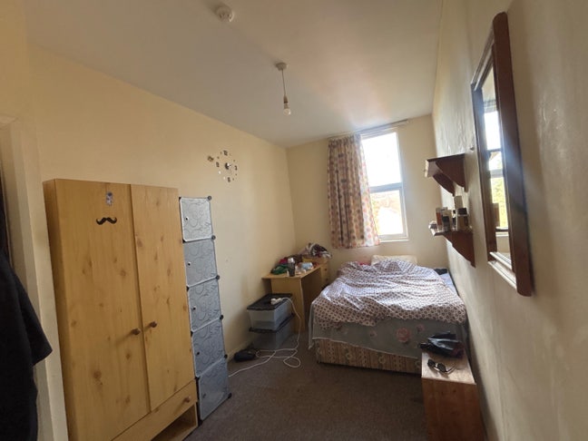 Double Room sharing &pound; 250pp All included Le2 0Qs Main Photo