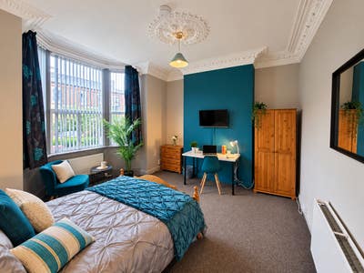 Students 2027/28 | Brackenbury Road | From &pound;115pw Main Photo