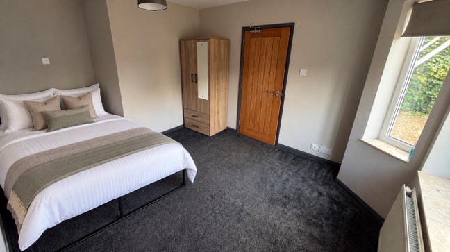 Double bedroom in Grimsbury, close to Pro-Drive  Main Photo