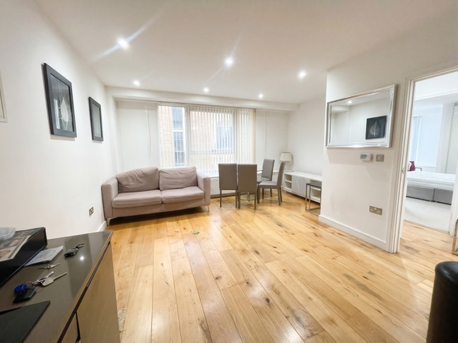 Tryon Apartments, Hounslow, TW3 Main Photo