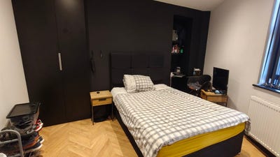 Centrally located double room  Main Photo