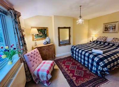 Lovely double bedroom & ensuite in central Wells Main Photo