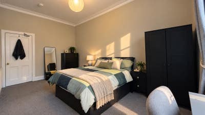 Lovely Double Room in a Girls Flat 🪩🍸 Main Photo