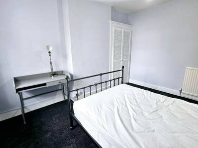 Double Room in House Share | Wellesley Road Main Photo