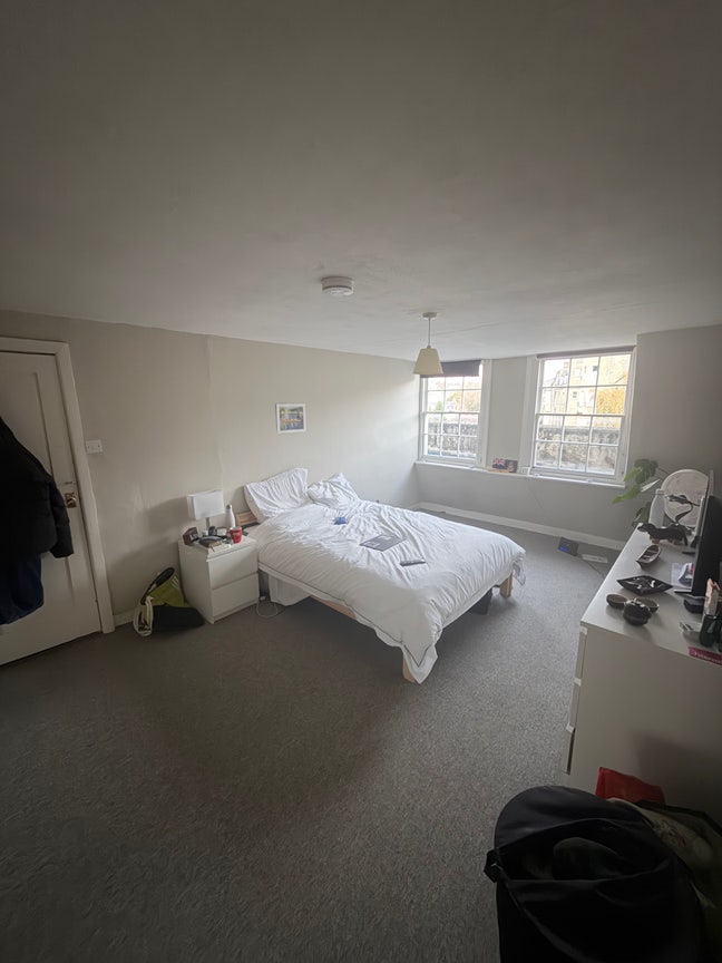 Spacious double room by the Royal Crescent Main Photo