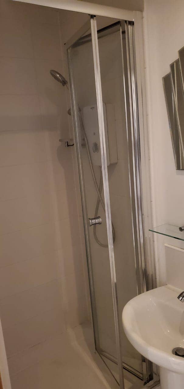 En-Suite room available  Main Photo