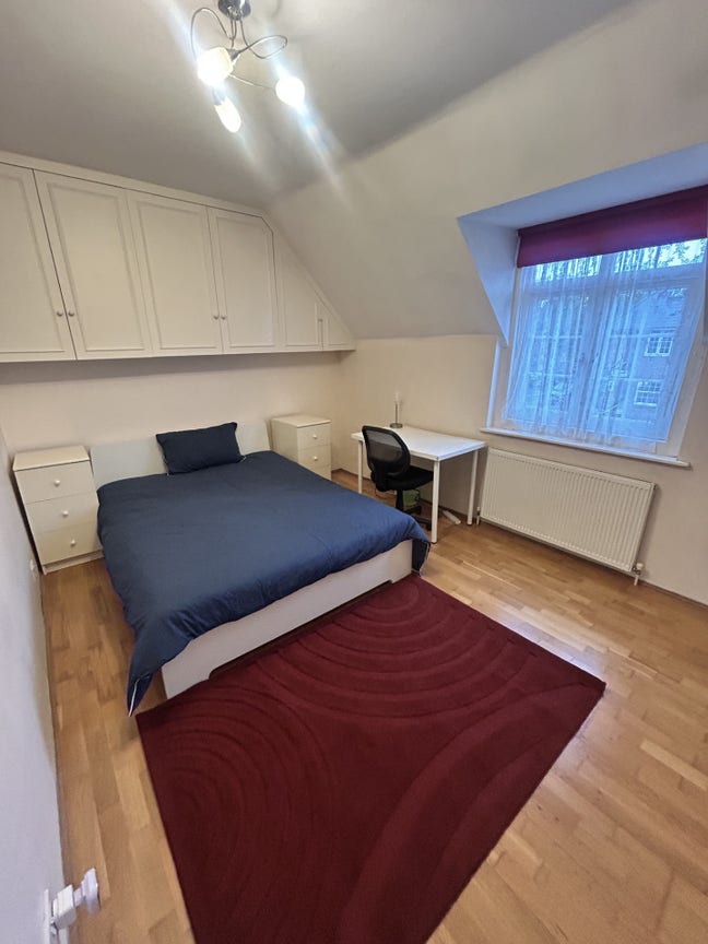 Large dble room, 3m to zone 2 tube, bills included Main Photo