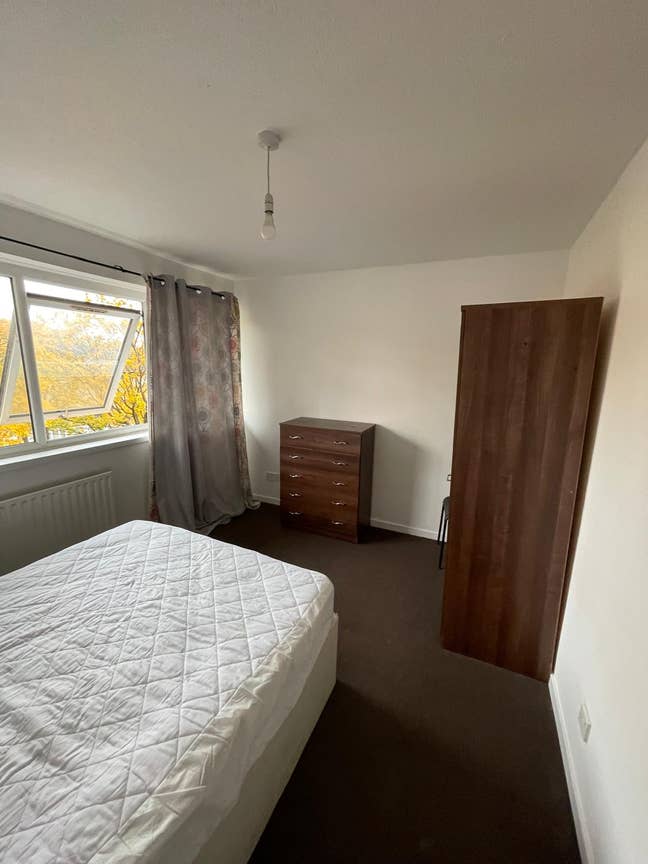 Nice  small double room- Conniburrow Main Photo