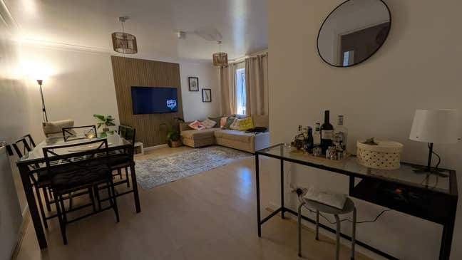 Double bed available in a 2 bedroom flat. Main Photo