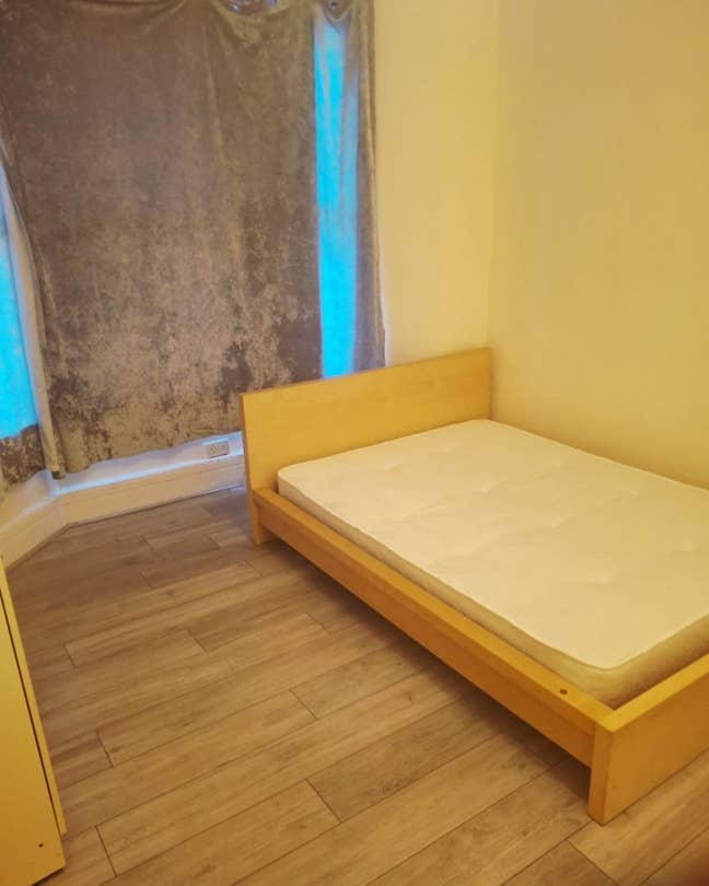 Furnished Double Room with Private Shower SE18 1TA Main Photo