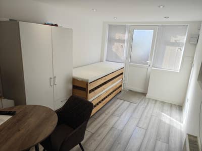 Newly Renovated Room to Rent – All Bills Included  Main Photo