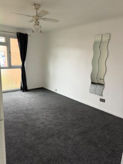 One-Bedroom Flat with Private Garden & Parking  Main Photo