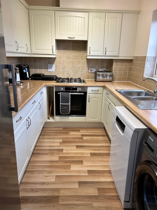 Room for let Swanpool Main Photo