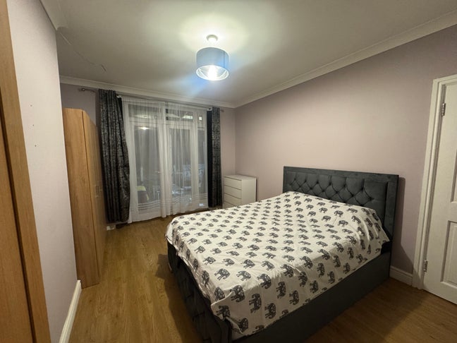 Double Room to let. Looking for a new occupier Main Photo