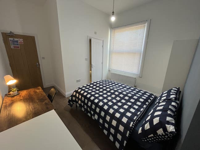 Spacious Ensuite Double Room Main Photo